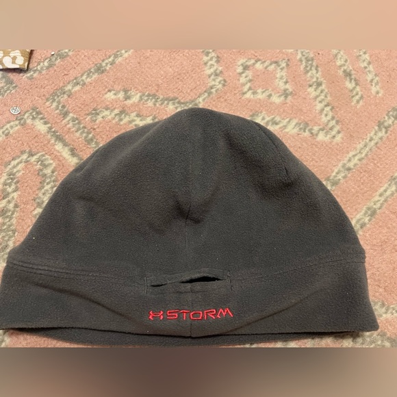 Under Armour women’s fleece running hat with pony space - Picture 2 of 4